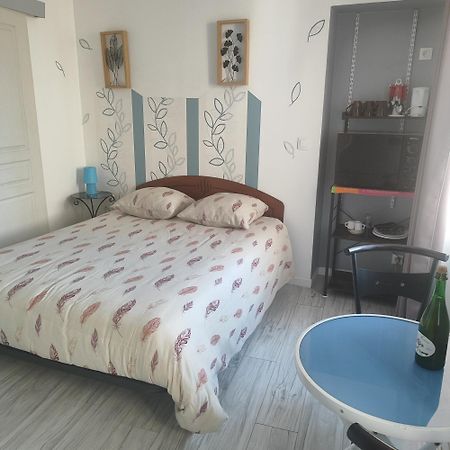Chambre Pour 2 Personnes A Formigny Rdc Exterior photo